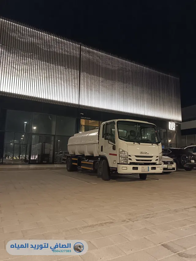 وايت ماء الصافي أثناء خدمة توصيل مياه ليلية بالخبر